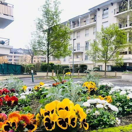 Beautiful Apartment Near Geneva Saint-Julien-en-Genevois Exterior photo