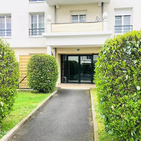 Beautiful Apartment Near Geneva Saint-Julien-en-Genevois Exterior photo